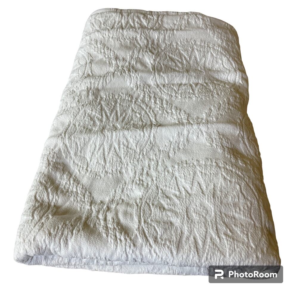 Vintage Medallion Textured Bedspread Blanket King/Cal King